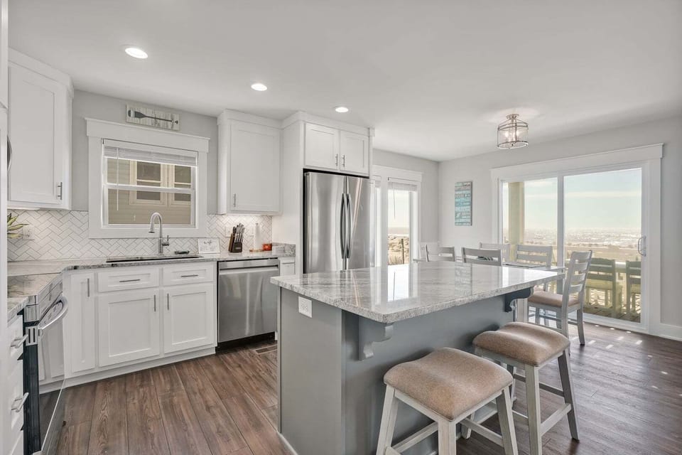 Kitchen Sink with Bar Stools
CG 2.2023