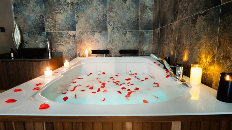 Private spa tub