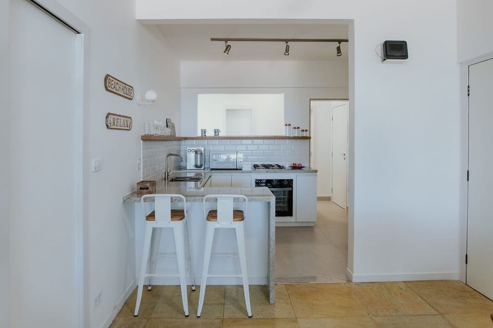 Kitchen or kitchenette,Dining area