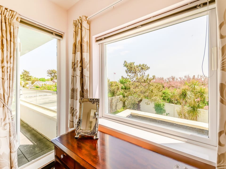 King bedroom | Three Decks, Elmer