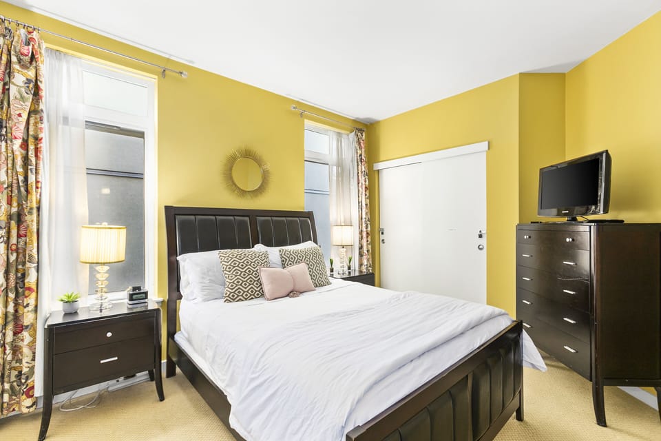 Corner Unit in the Middle of It All Apartment in Belltown