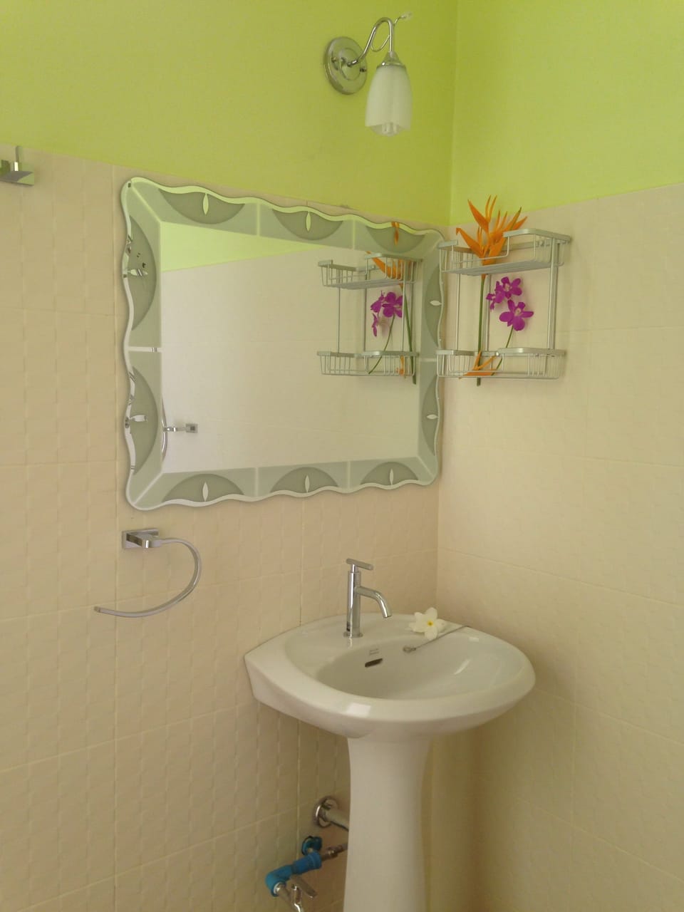 Bathroom sink