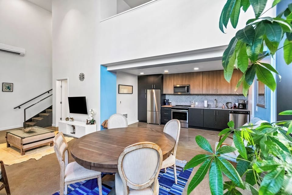 Classic Apartment | Dining room