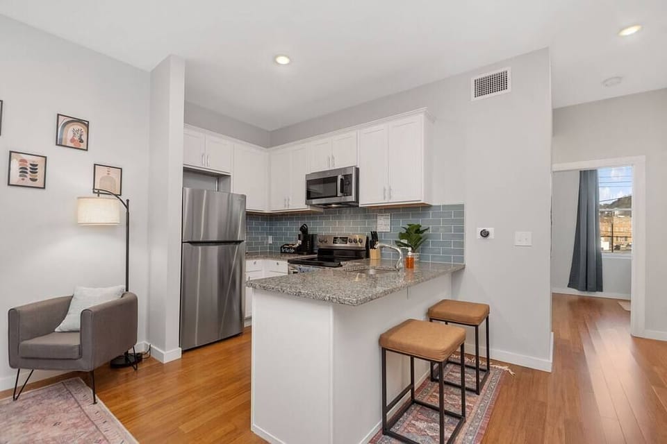 Kitchen with Dedicated Eating Area