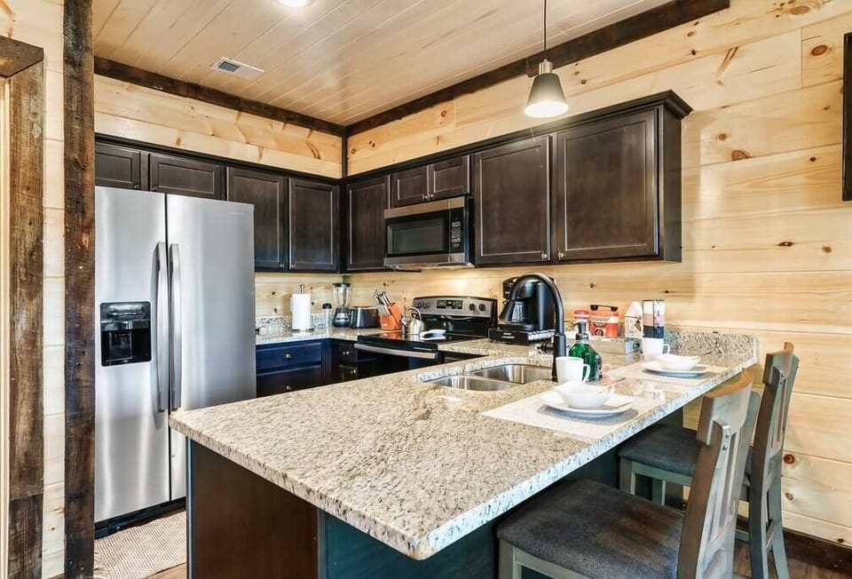 Stainless steel appliances, Keurig Duo and bar seating