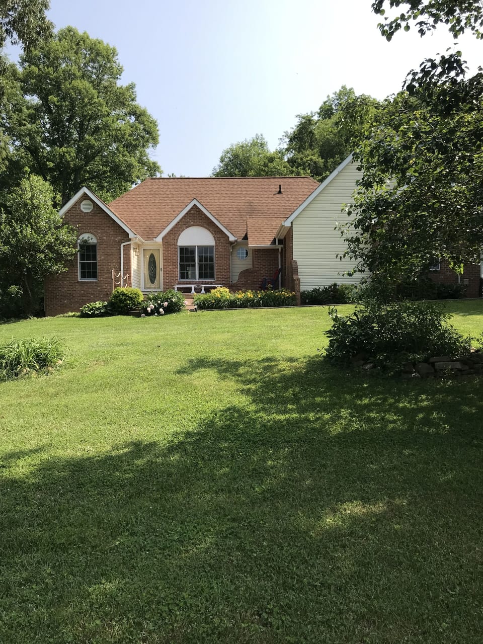 Large front yard. 
