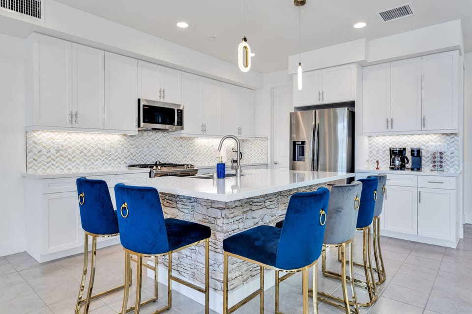 Full kitchen 
