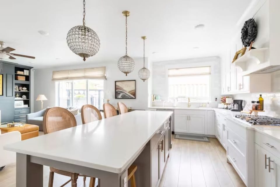 Gather everyone around the large Island’s inviting & comfortable seating for 6.
