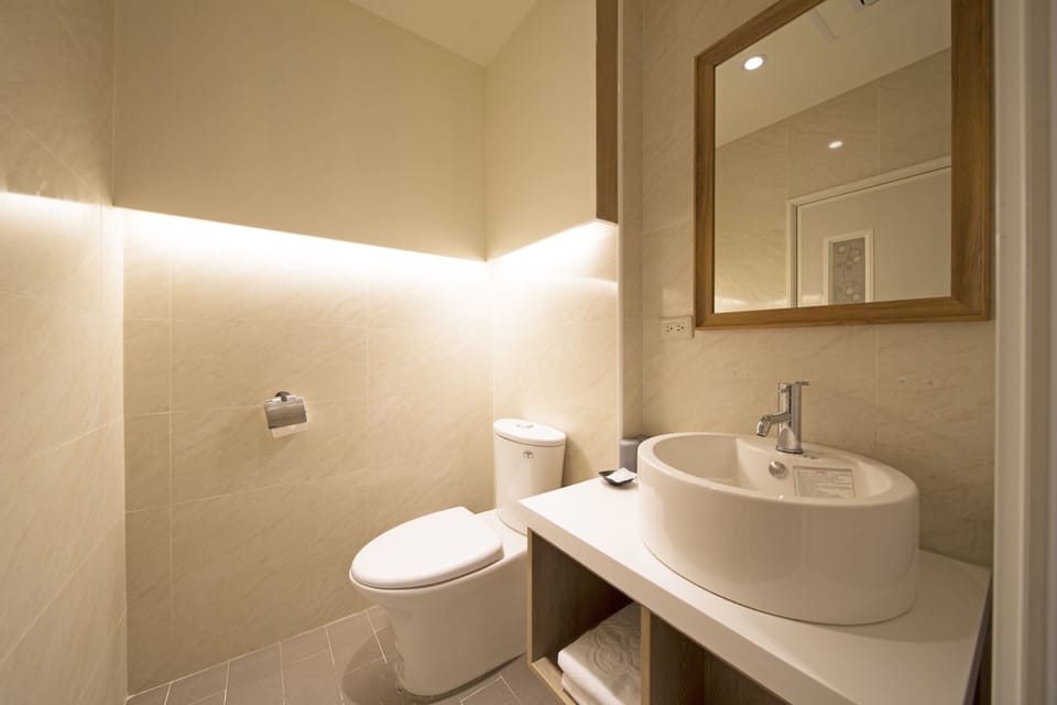 Elite Quadruple Room | Desk, laptop workspace, free WiFi