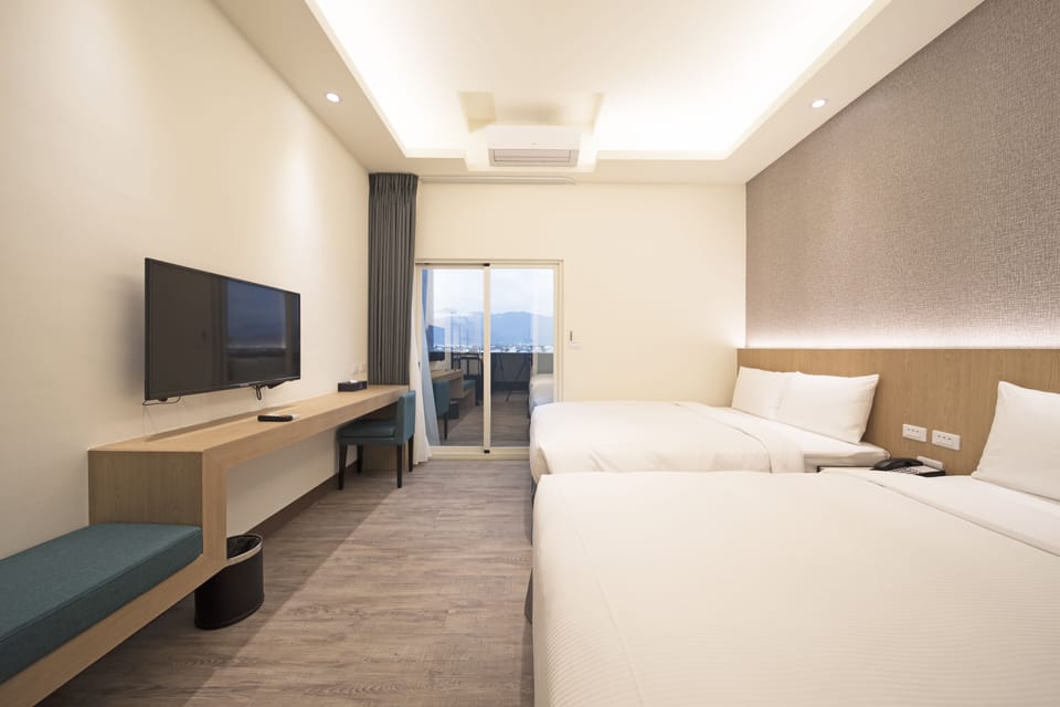 Elite Quadruple Room | Desk, laptop workspace, WiFi (free)