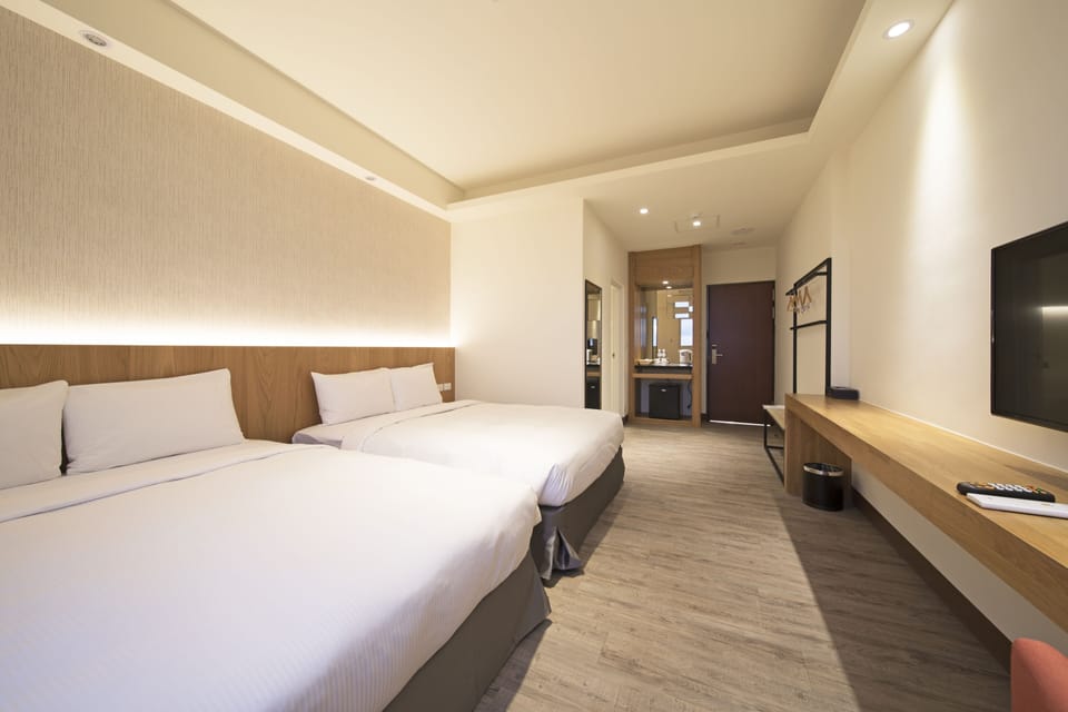 Elite Quadruple Room | Desk, laptop workspace, free WiFi