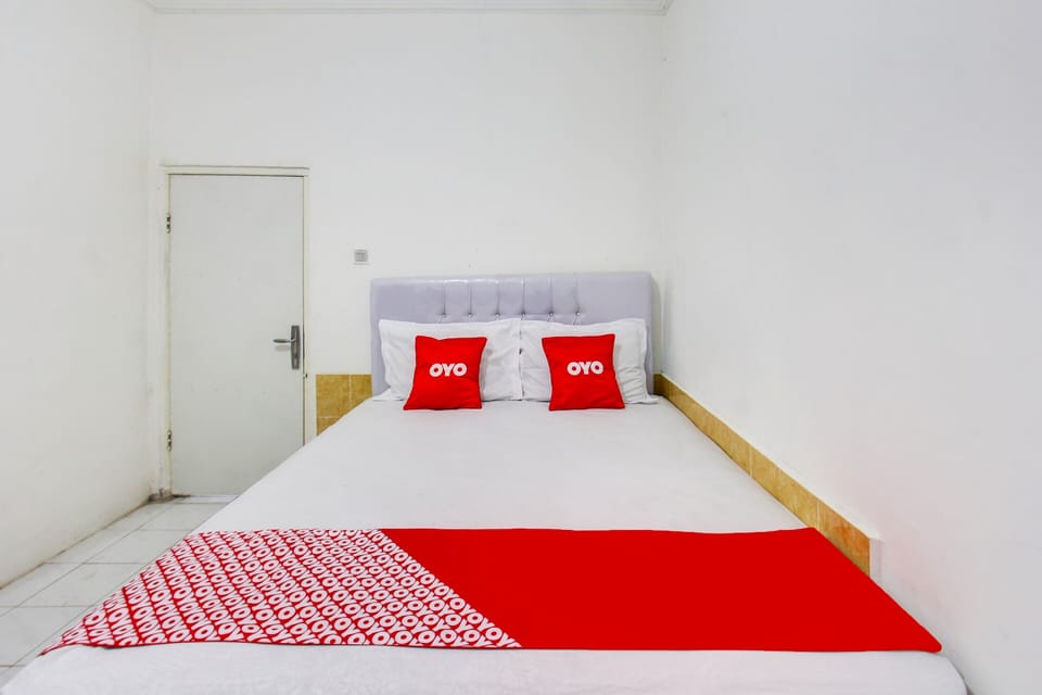 Deluxe Double Room | Laptop workspace, WiFi (free), bed sheets