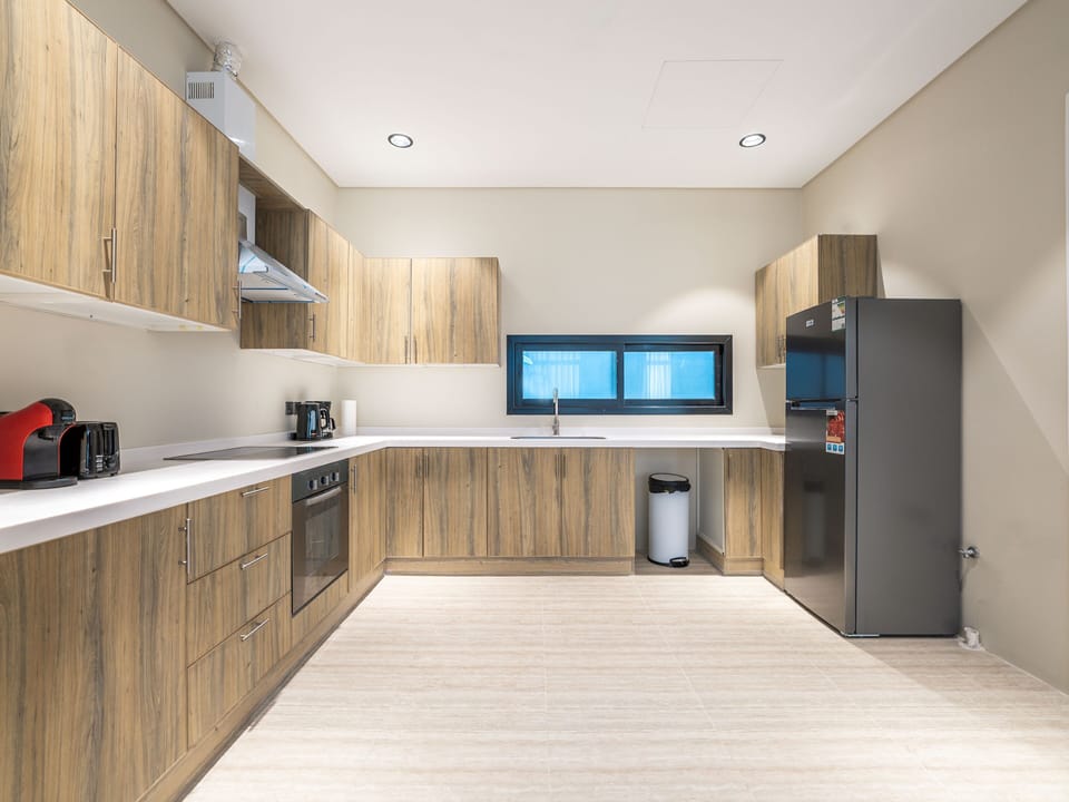 Apartment, 3 Bedrooms | Private kitchen | Fridge, microwave, oven, stovetop