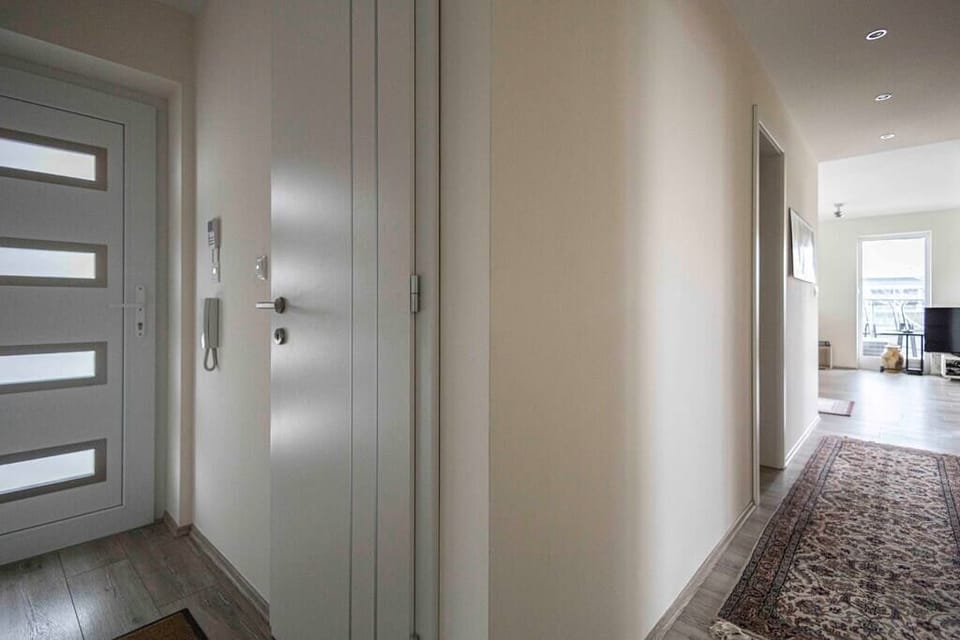 Entry (2)