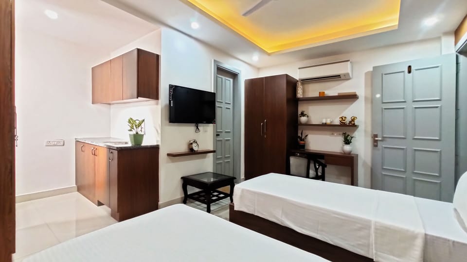 Executive Shared Dormitory | Premium bedding, individually furnished, desk, free WiFi