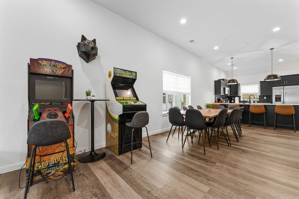 Big family? No problem! There’s room for 16 to dine, laugh, and gather at once.