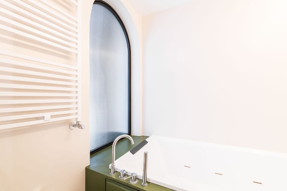 Luxury Double Room | In-room safe, desk, soundproofing, free WiFi