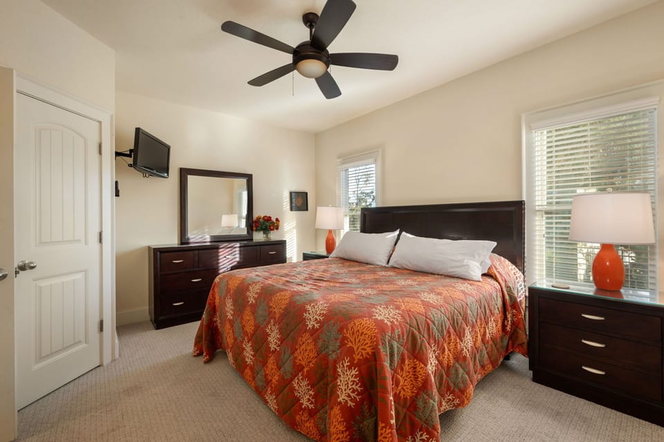 WH401: Ray & TD's | ML Bedroom 2 - King, Private Bath