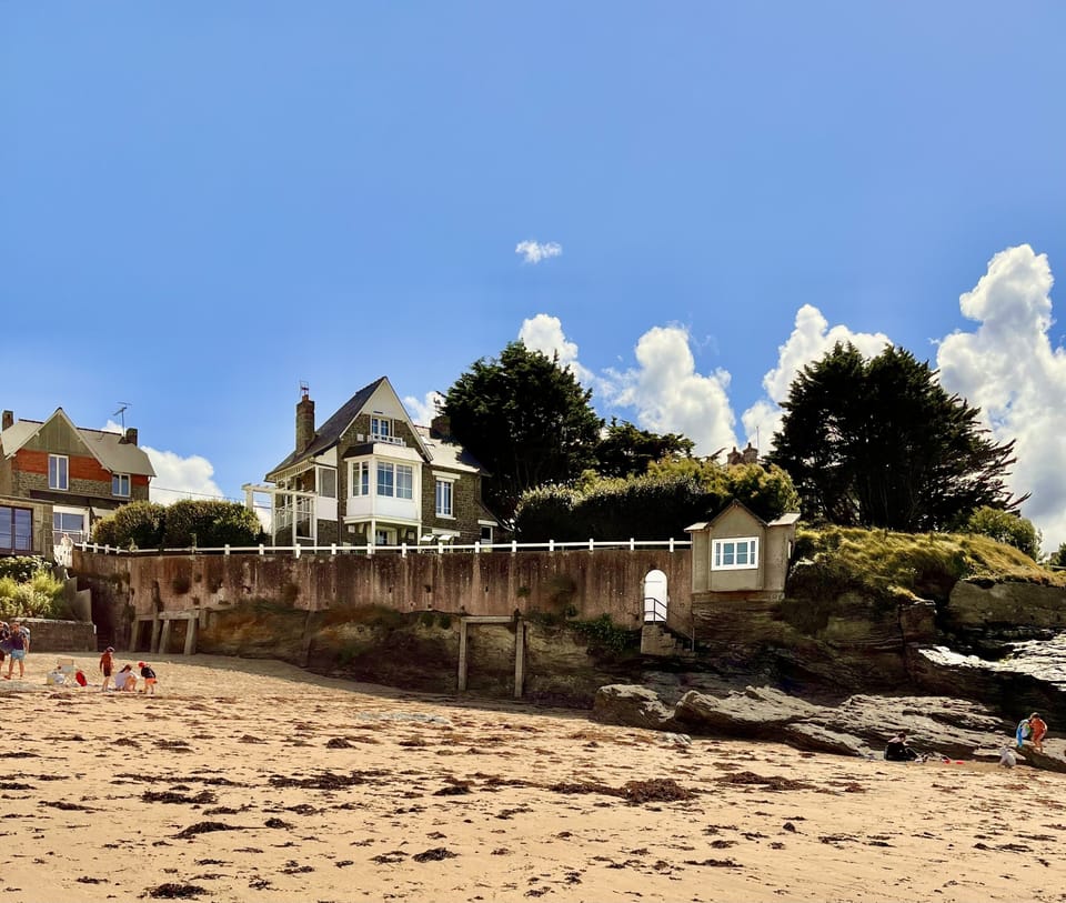 Front of the house as seen from the beach.On the right, the private access door.