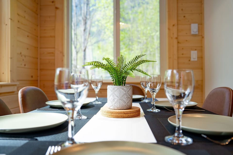 Enjoy your meals in this modern 6-person dining table