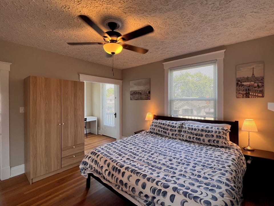 Room 1- King Bed