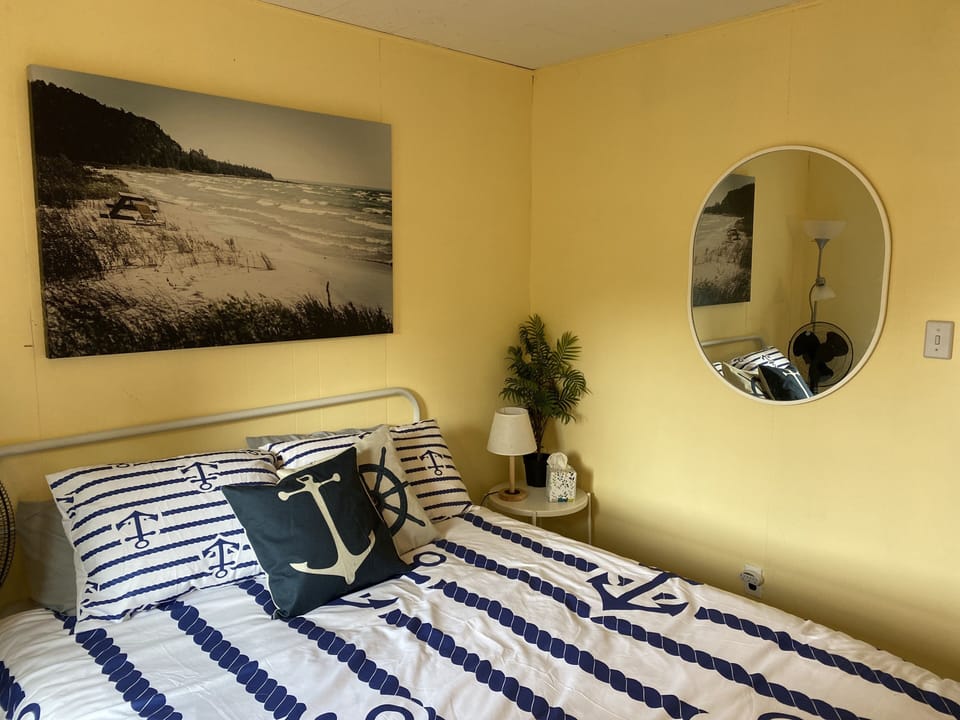 2nd Bedroom (Queen)
