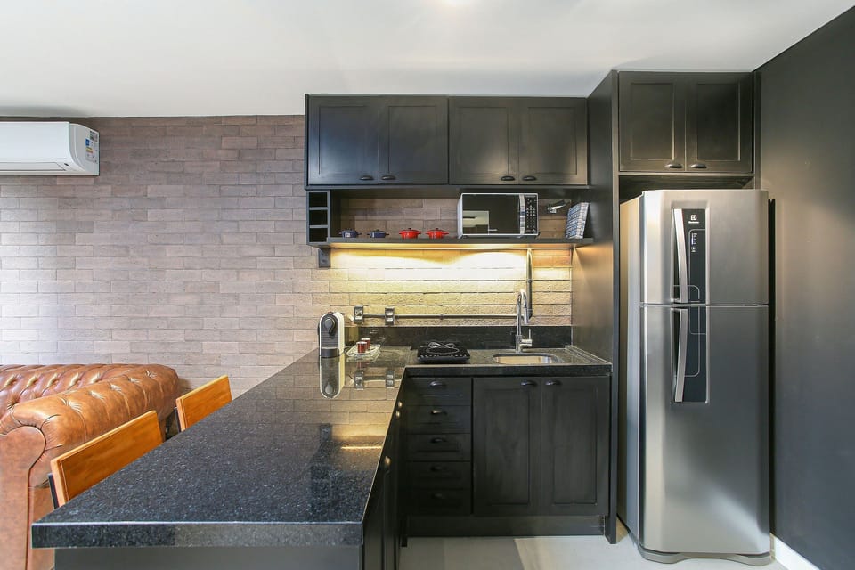 Design Studio | Private kitchen | Fridge, microwave, cookware/dishes/utensils