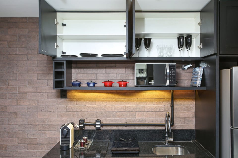 Design Studio | Private kitchen | Fridge, microwave, cookware/dishes/utensils