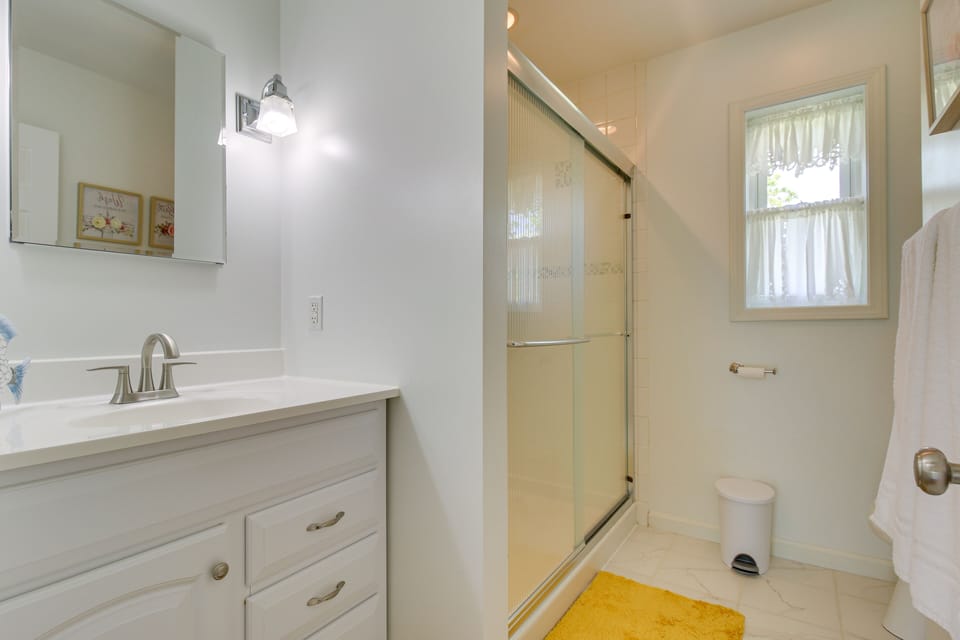Full Bathroom | Complimentary Toiletries | Hair Dryer
