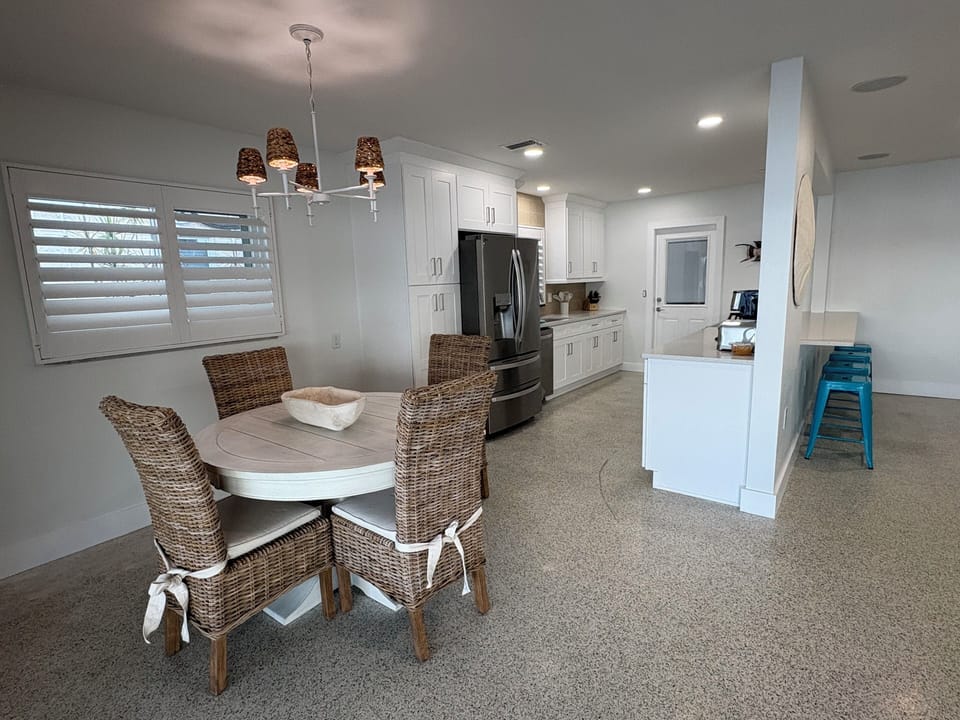 Kitchen/Dining area