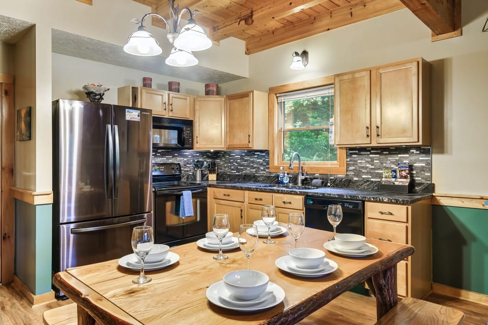 Charming cabin kitchen: Culinary adventures await!