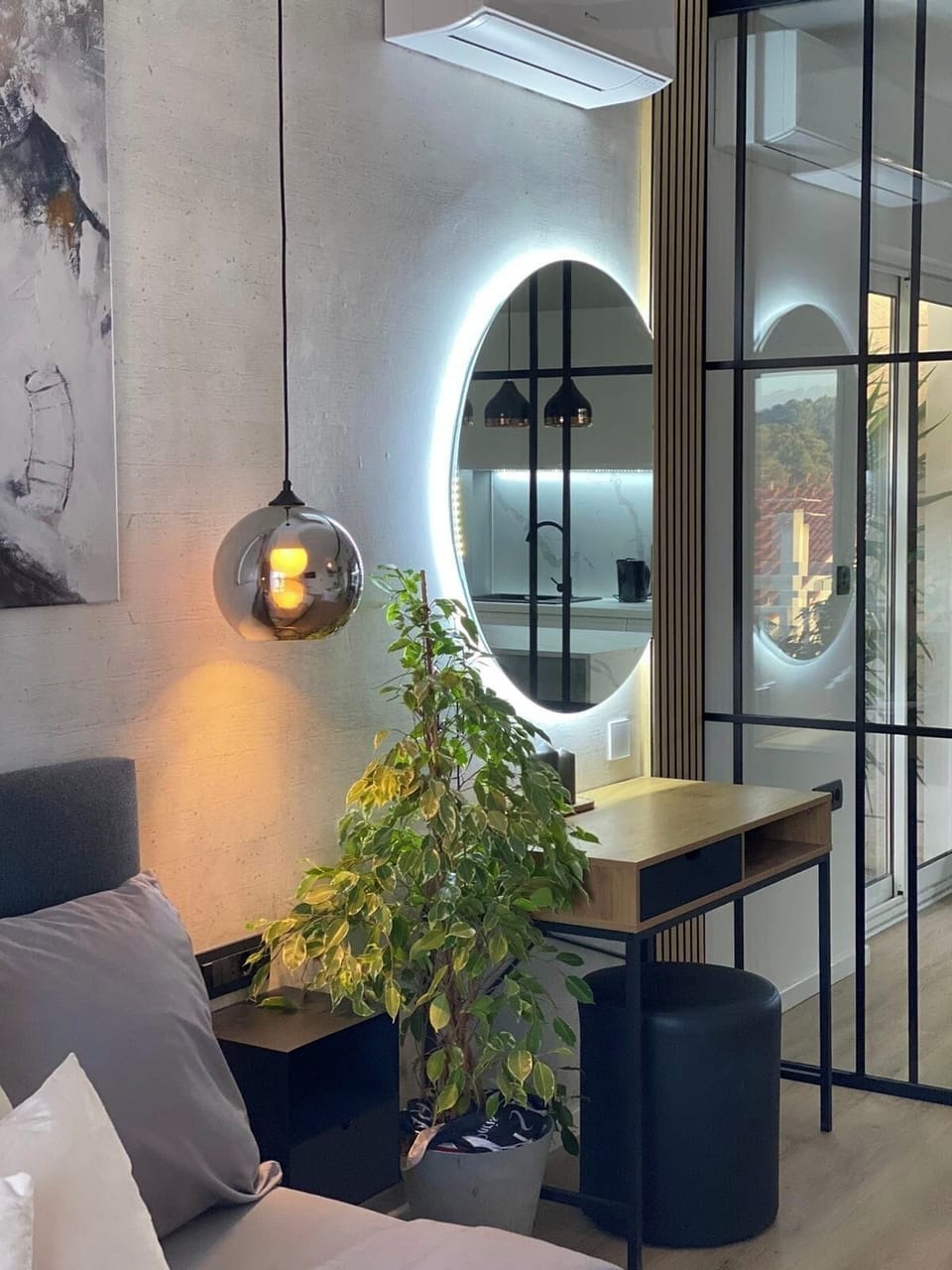 Exclusive Studio Suite, Bathtub, Partial Sea View | Interior