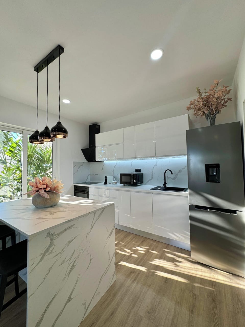 Exclusive Studio Suite, Bathtub, Partial Sea View | Private kitchen | Espresso maker