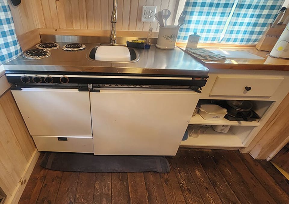 Kitchen includes small oven, 3 electric burners, and spacious mini fridge