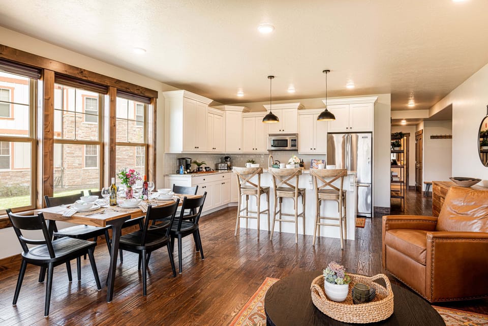 Luxury Condo with Mountain Views