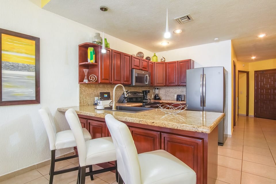Extra seating option at the marbled countertop of the kitchen