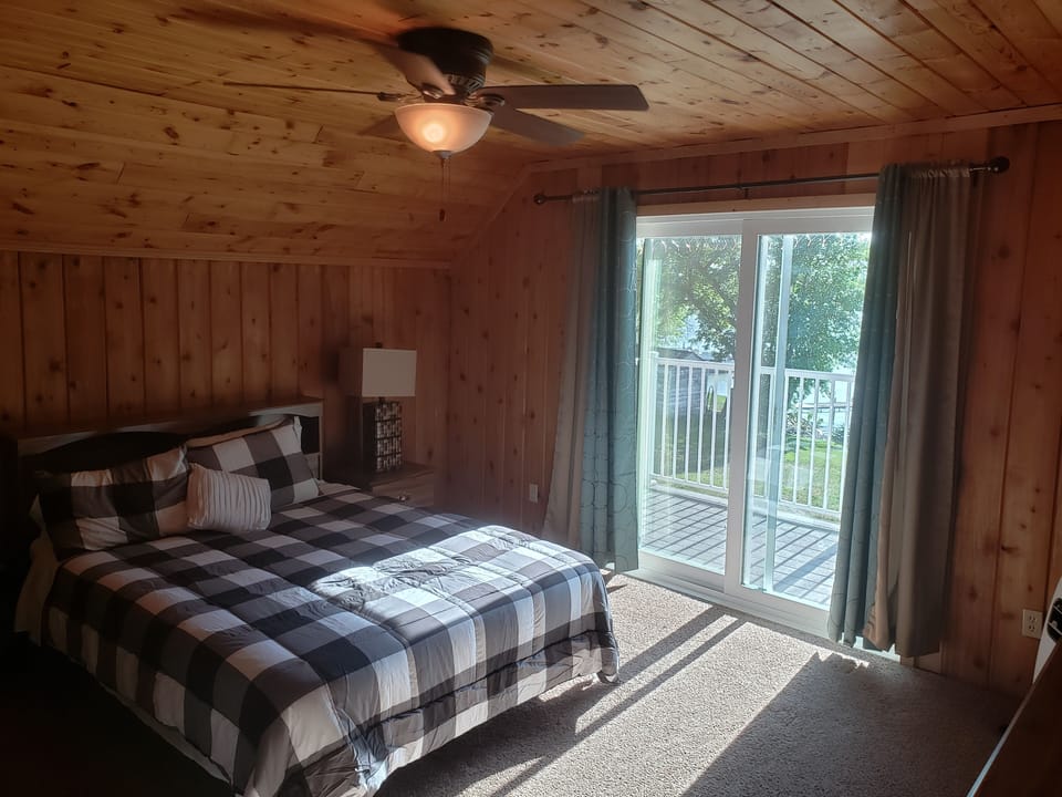 Queen bed in upstairs loft