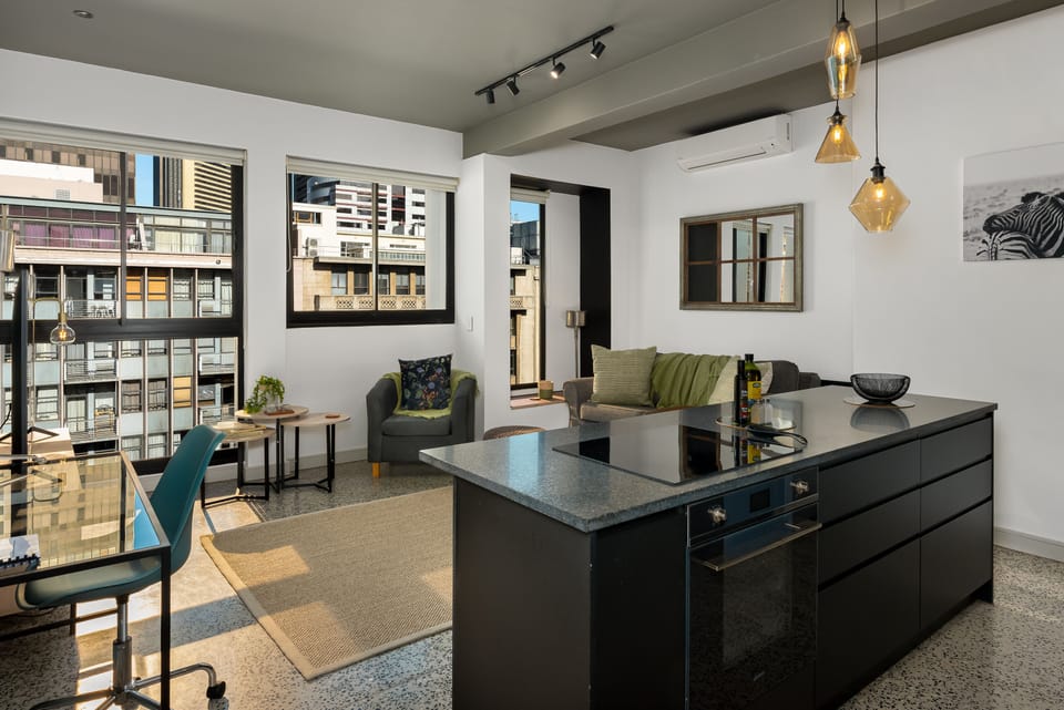 Deluxe Apartment | Private kitchen | Fridge, microwave, oven, stovetop