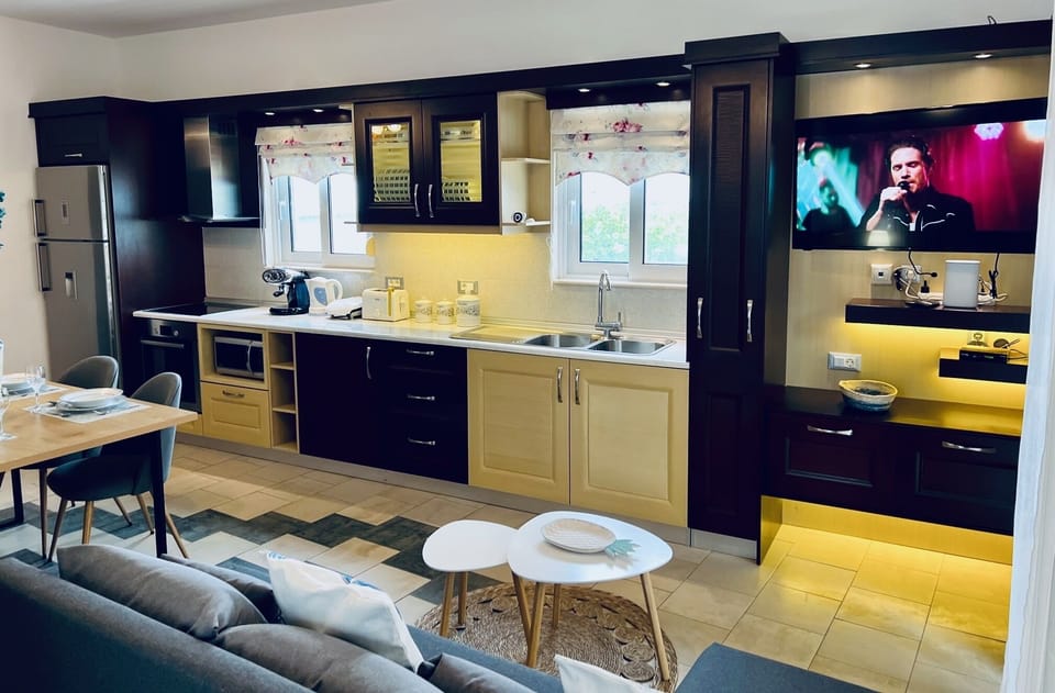Open plan lounge, dining and kitchen