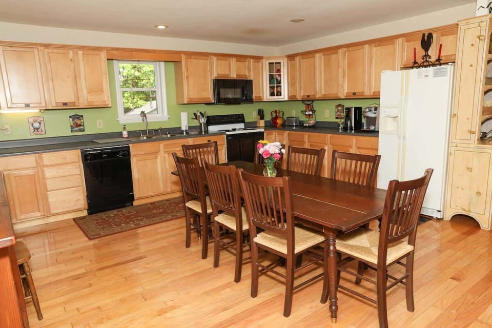 Kitchen/Dining Area