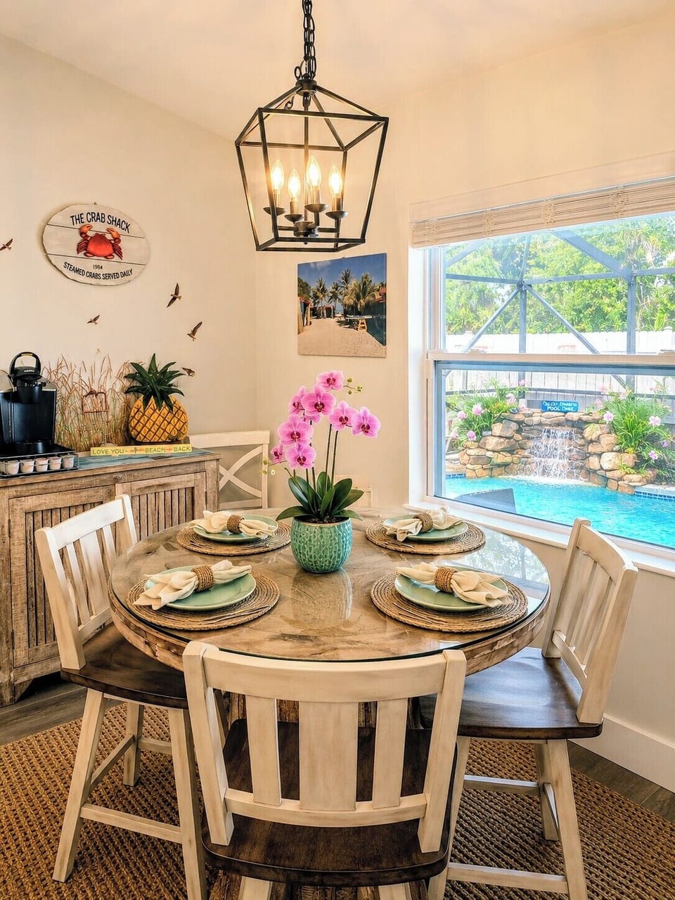 breakfast nook overlooking pool