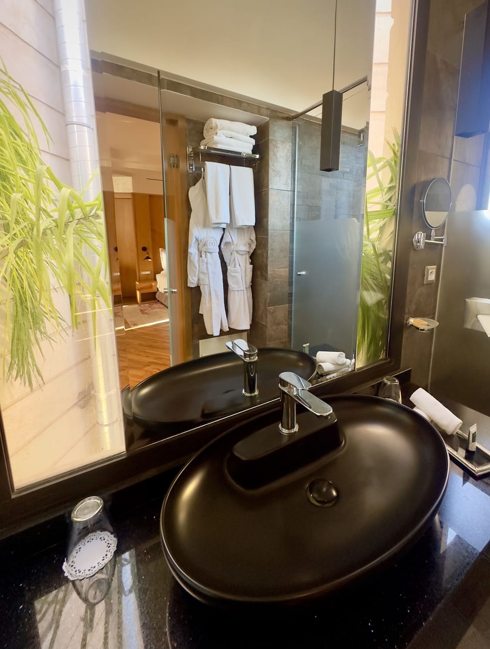 Superior Suite | Bathroom | Free toiletries, hair dryer, bathrobes, slippers