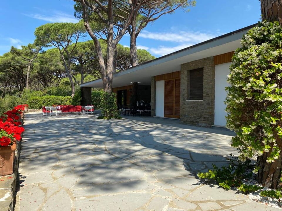 Building Exterior, Garden, Pool, Spring, Summer, Wellness