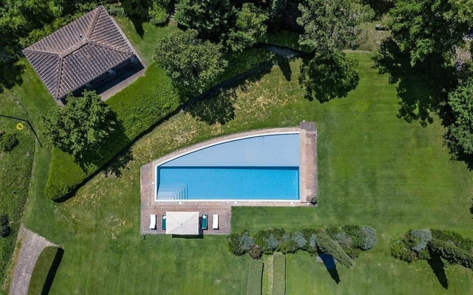 Amenities, Balcony / Terrace / Patio, Building Exterior, Garden, Hot Tub, Pool, Spring, Summer, Wellness