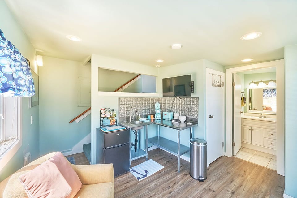 Bar area with second full bathroom