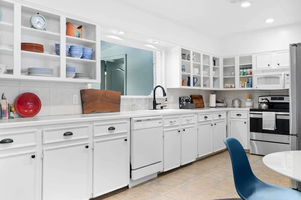 Full kitchen with amenities