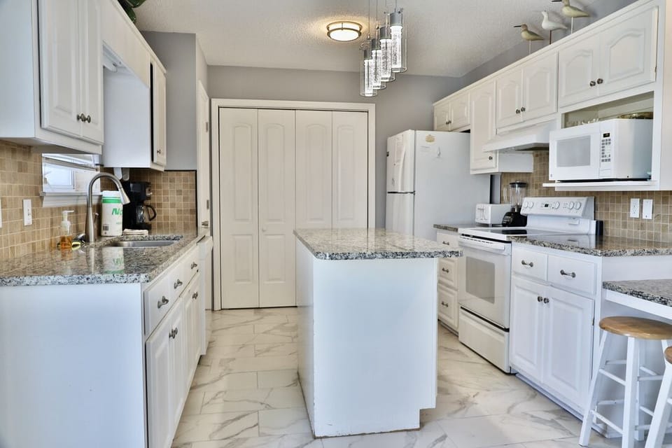 Upstairs fully stocked kitchen.