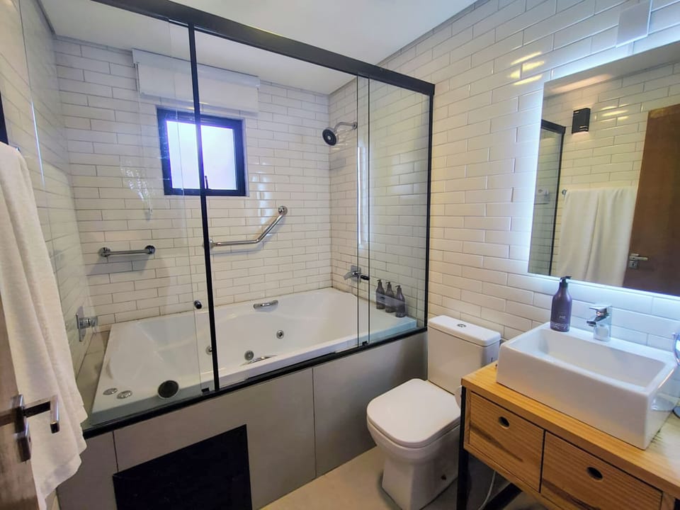 Deluxe Chalet | Bathroom | Separate tub and shower, hair dryer, bathrobes, heated floors