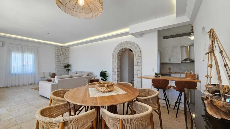 Premium Apartment, Sea View | In-room dining