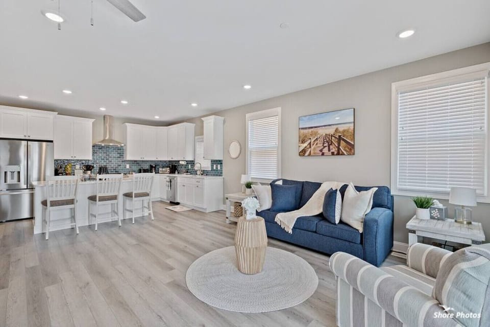 Sitting area, view from sliding door, open floor